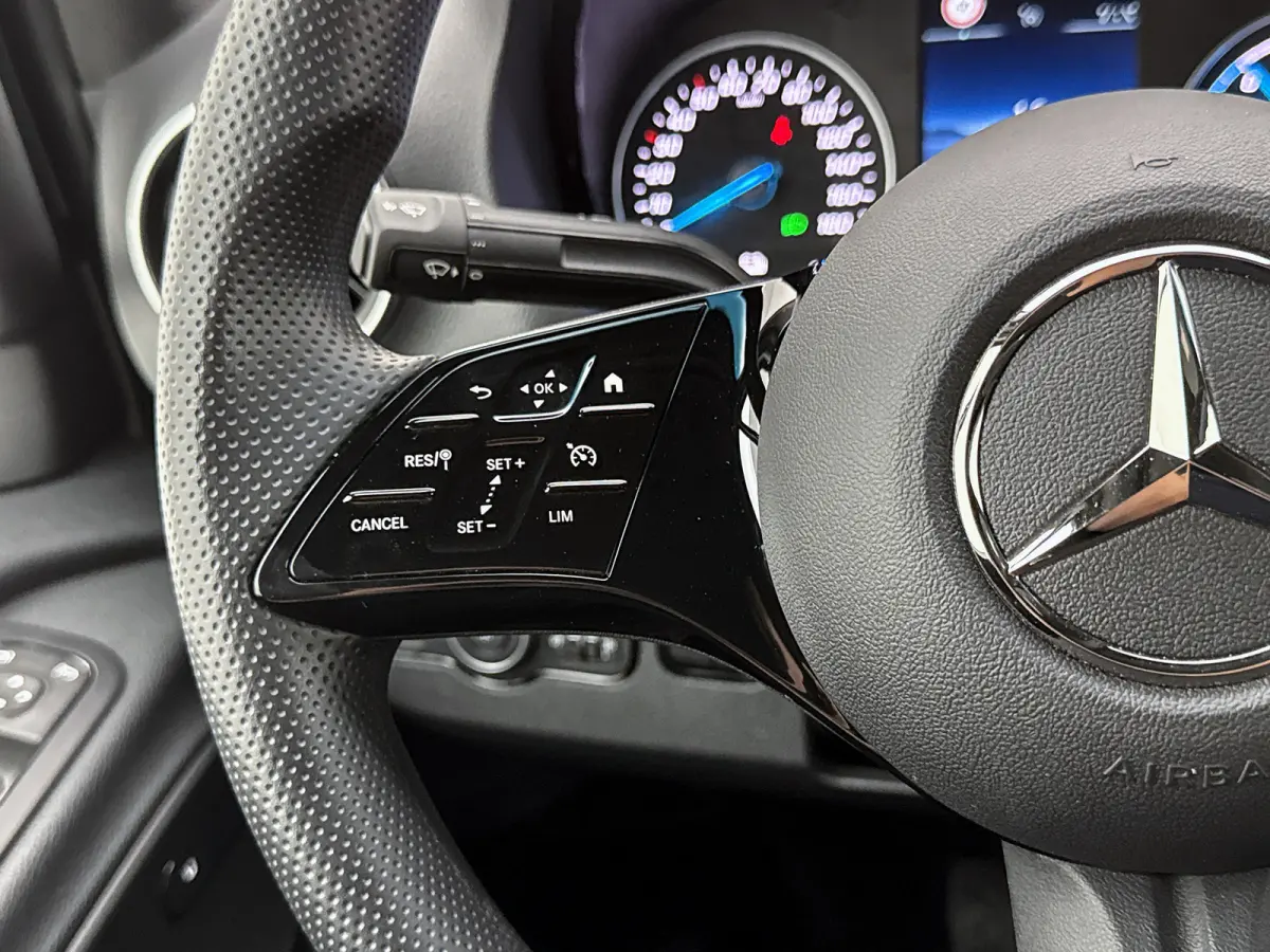 420 L3 Pro 81kWh Bakwagen met Laadklep Navigatie Camera