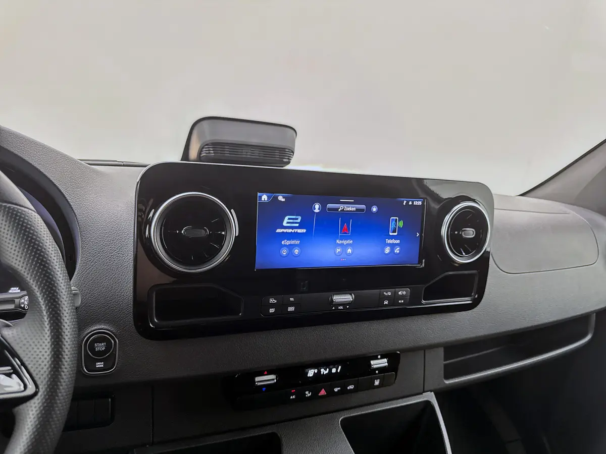 420 L3 Pro 81kWh Bakwagen met Laadklep Navigatie Camera