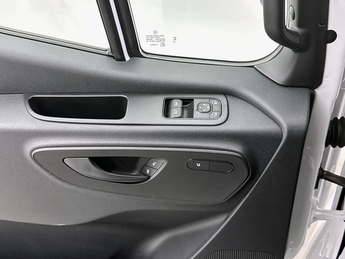 420 L3 Pro 81kWh Bakwagen met Laadklep Navigatie Camera