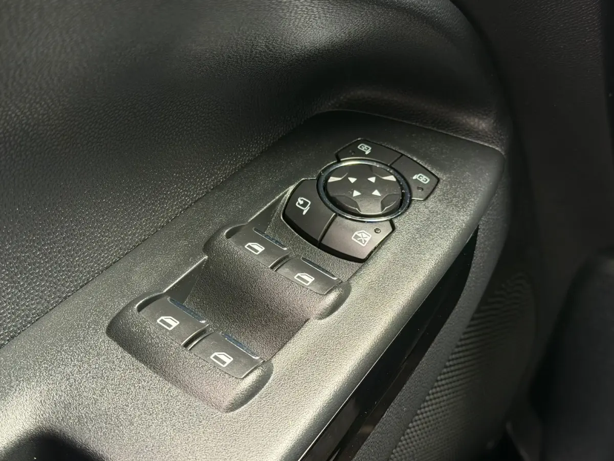 1.0 EcoBoost Titanium Ultimate | Apple Carplay | Trekhaak | Stuur & stoelverwarming | Sfeerverlichting