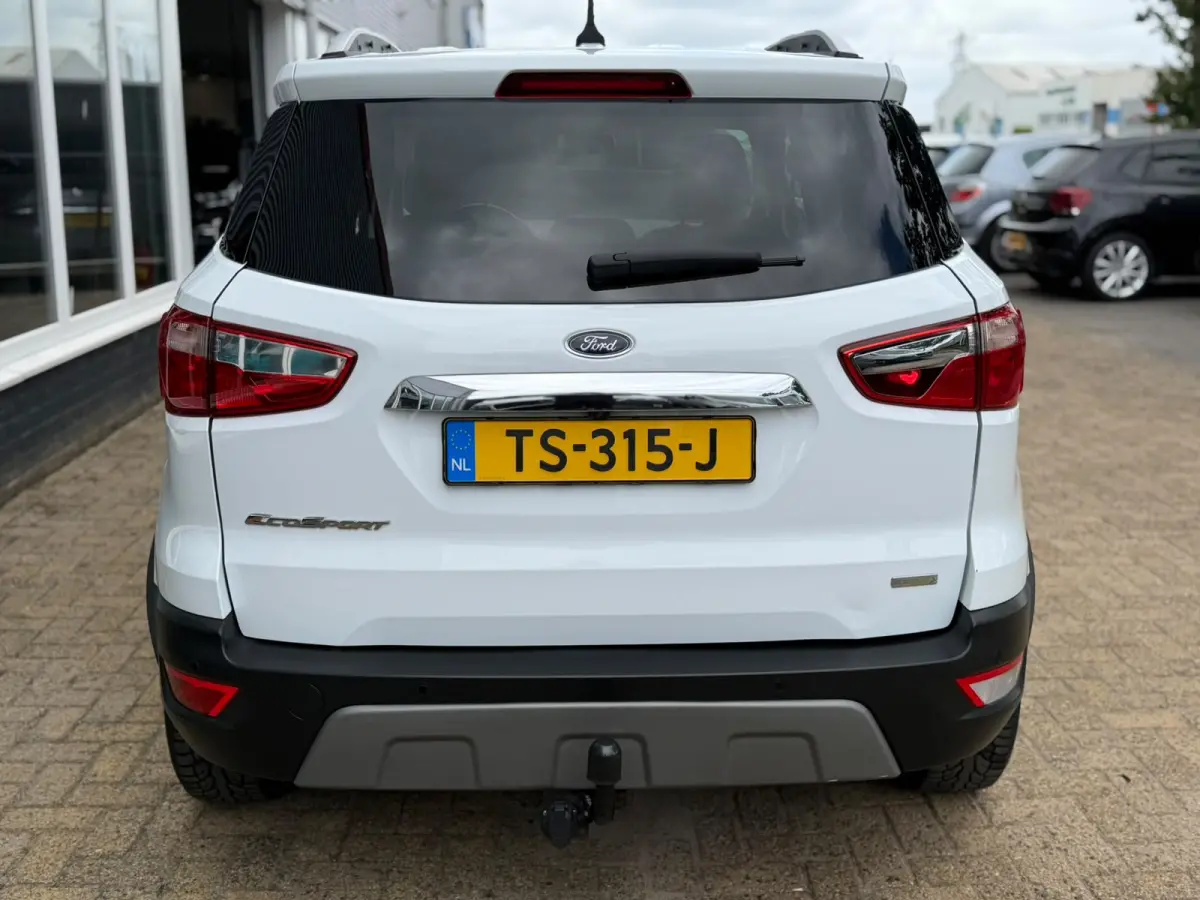 1.0 EcoBoost Titanium Ultimate | Apple Carplay | Trekhaak | Stuur & stoelverwarming | Sfeerverlichting