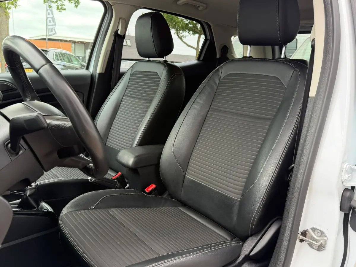 1.0 EcoBoost Titanium Ultimate | Apple Carplay | Trekhaak | Stuur & stoelverwarming | Sfeerverlichting