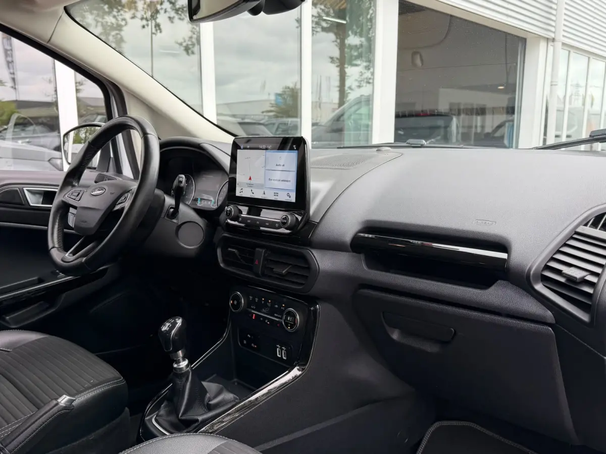 1.0 EcoBoost Titanium Ultimate | Apple Carplay | Trekhaak | Stuur & stoelverwarming | Sfeerverlichting