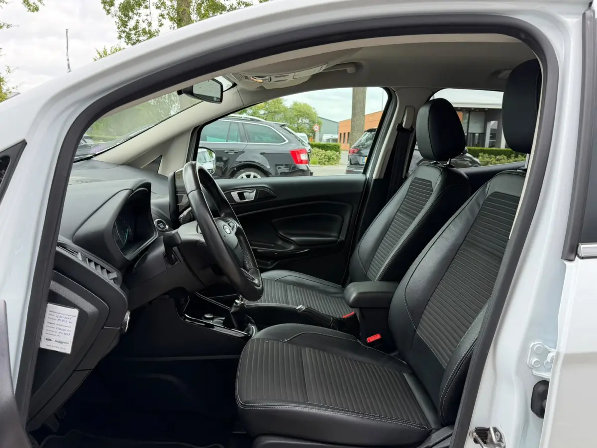 1.0 EcoBoost Titanium Ultimate | Apple Carplay | Trekhaak | Stuur & stoelverwarming | Sfeerverlichting