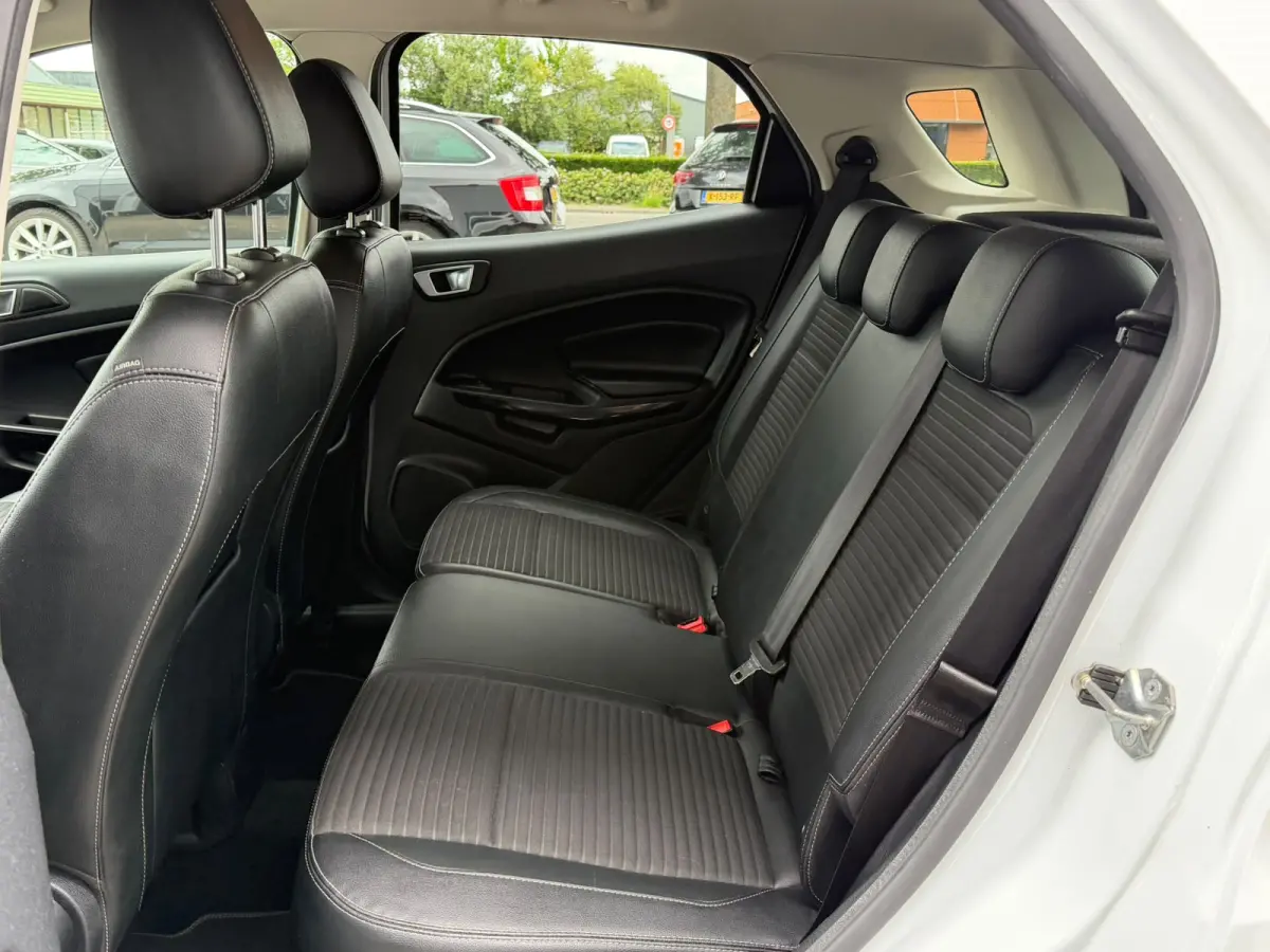 1.0 EcoBoost Titanium Ultimate | Apple Carplay | Trekhaak | Stuur & stoelverwarming | Sfeerverlichting