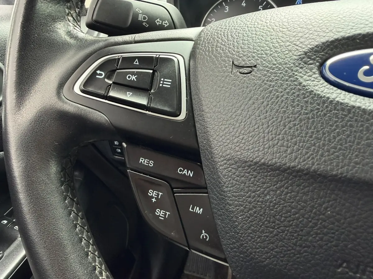 1.0 EcoBoost Titanium Ultimate | Apple Carplay | Trekhaak | Stuur & stoelverwarming | Sfeerverlichting