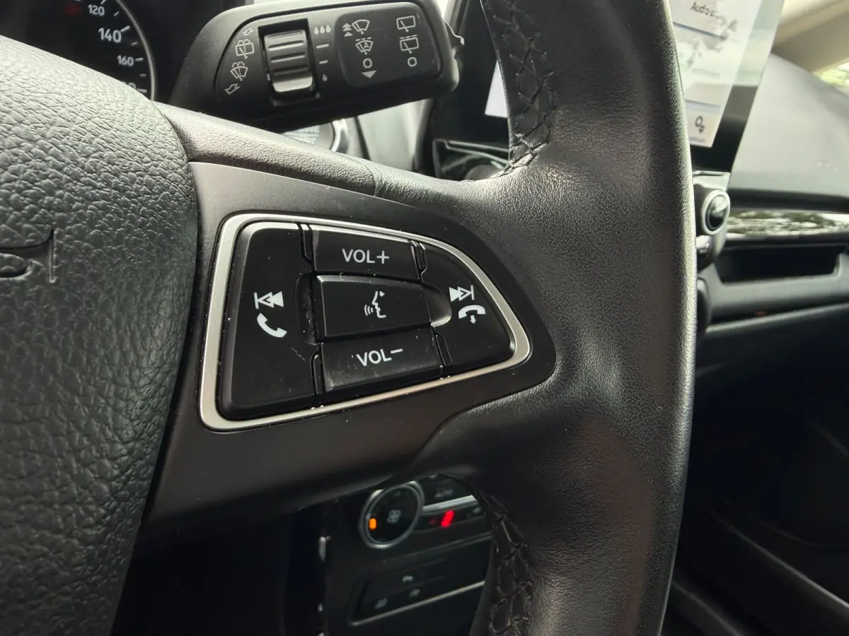1.0 EcoBoost Titanium Ultimate | Apple Carplay | Trekhaak | Stuur & stoelverwarming | Sfeerverlichting