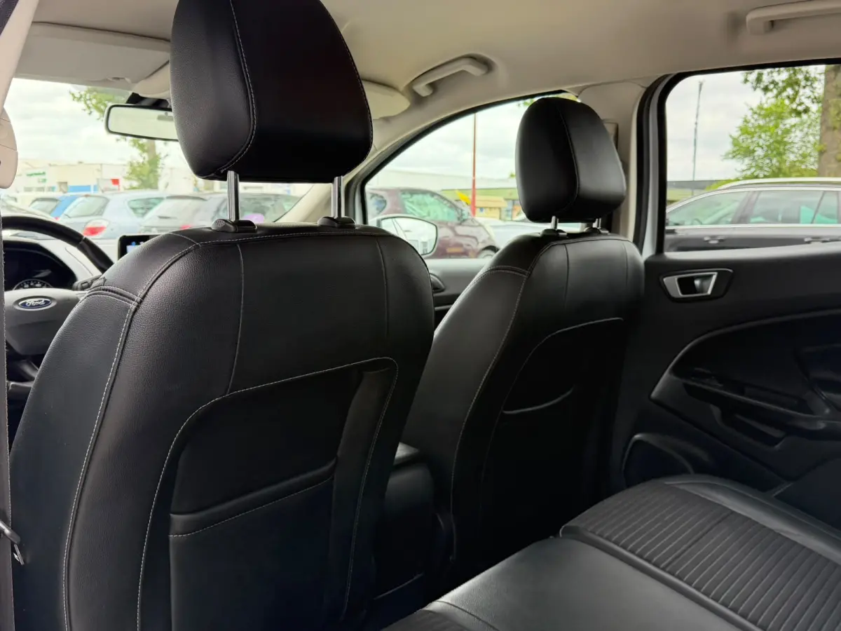 1.0 EcoBoost Titanium Ultimate | Apple Carplay | Trekhaak | Stuur & stoelverwarming | Sfeerverlichting