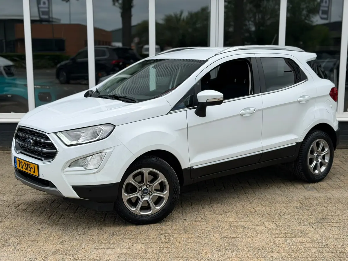 1.0 EcoBoost Titanium Ultimate | Apple Carplay | Trekhaak | Stuur & stoelverwarming | Sfeerverlichting
