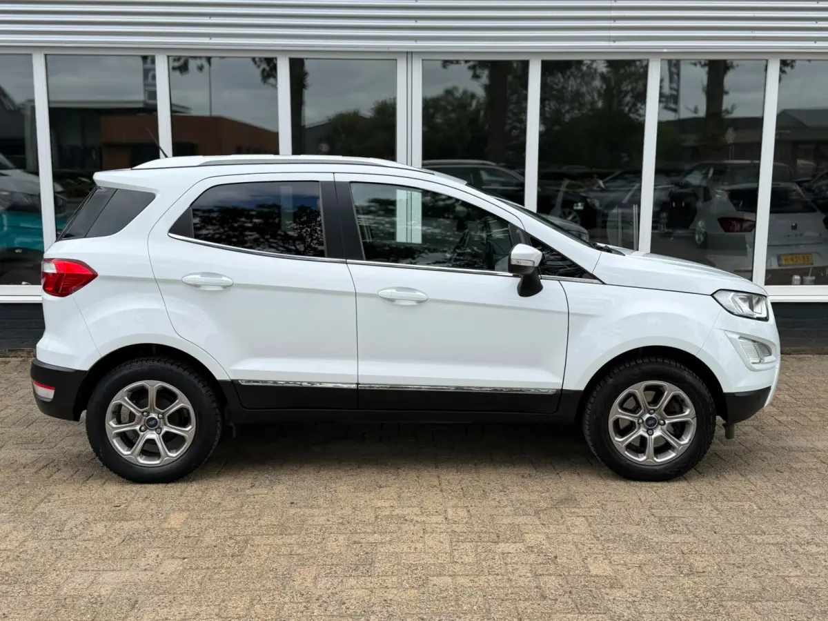 1.0 EcoBoost Titanium Ultimate | Apple Carplay | Trekhaak | Stuur & stoelverwarming | Sfeerverlichting