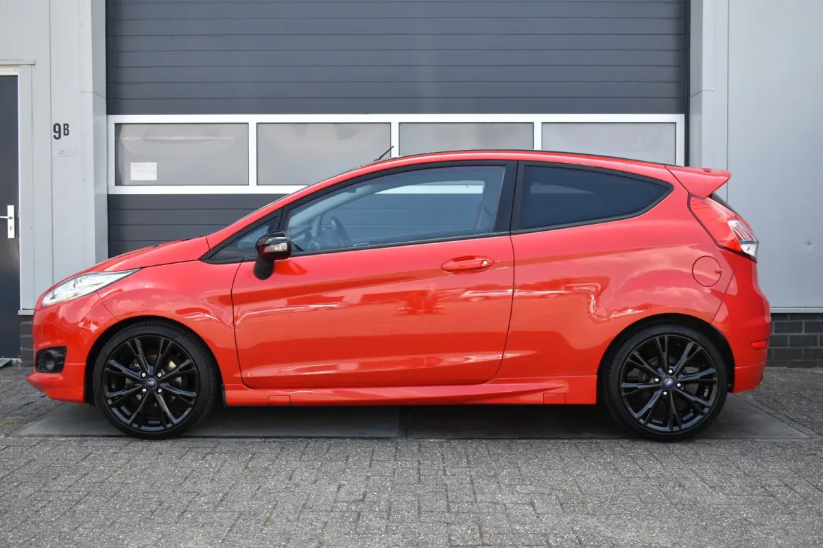1.0 EcoBoost Red/Black Edition 140PK