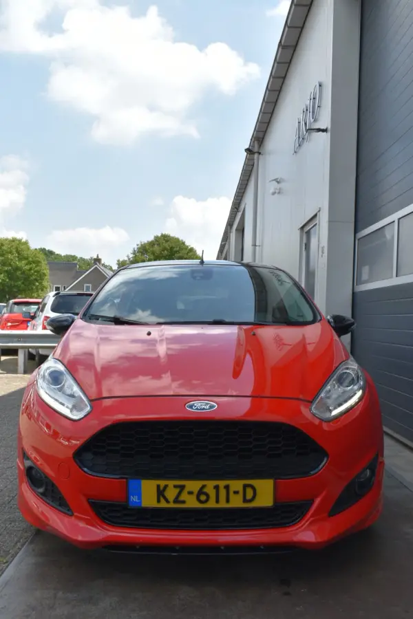 1.0 EcoBoost Red/Black Edition 140PK