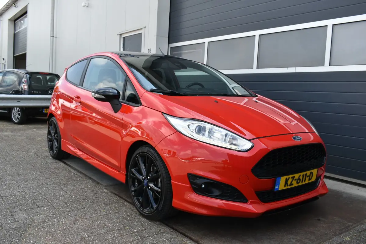 1.0 EcoBoost Red/Black Edition 140PK