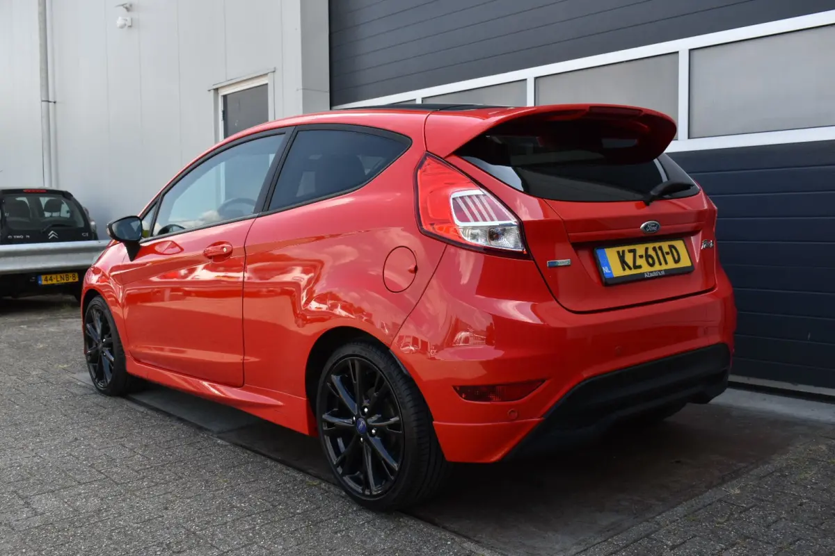 1.0 EcoBoost Red/Black Edition 140PK
