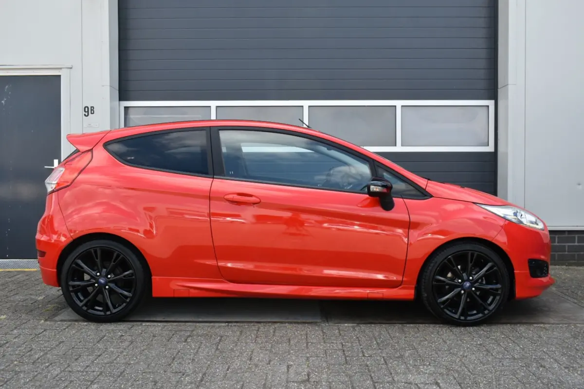 1.0 EcoBoost Red/Black Edition 140PK