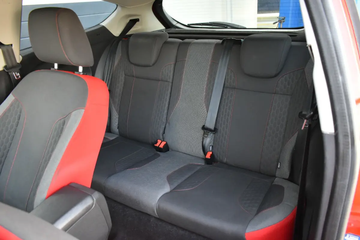 1.0 EcoBoost Red/Black Edition 140PK