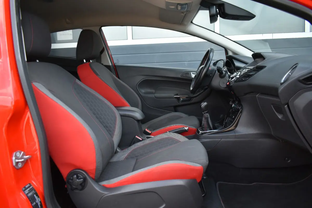 1.0 EcoBoost Red/Black Edition 140PK