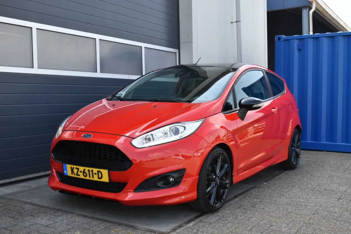 1.0 EcoBoost Red/Black Edition 140PK