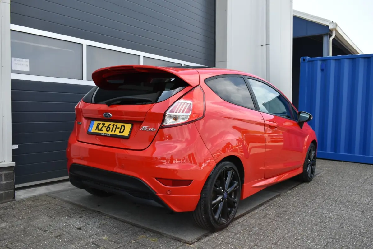 1.0 EcoBoost Red/Black Edition 140PK