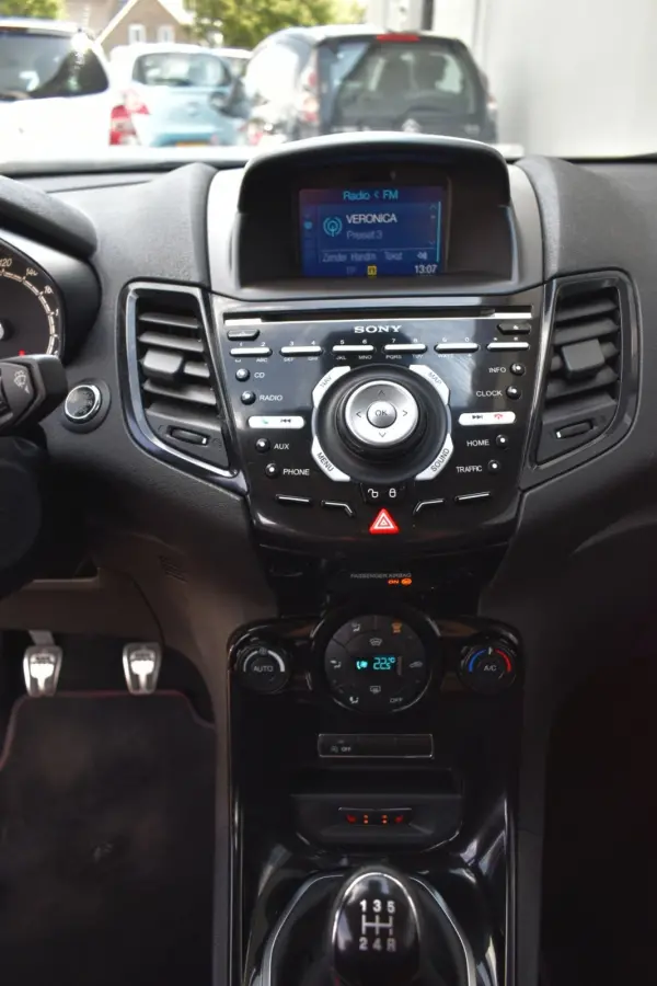 1.0 EcoBoost Red/Black Edition 140PK