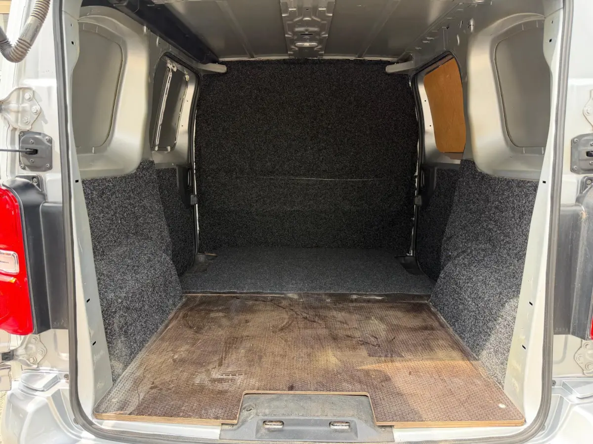 Bestel 226C 1.6 BlueHDI 95 Premium