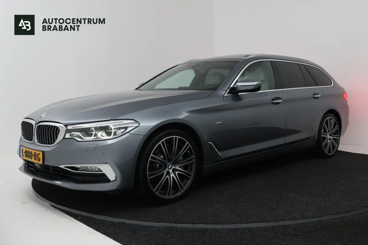 530i High Executive (PANORAMADAK, SFEERVERLICHTING, ELEKTR STOELEN, STOEL/STUUR VERWARMING, CAMERA)