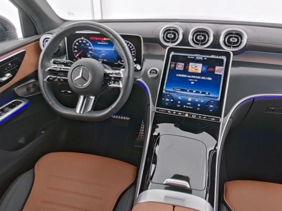 400e 4MATIC AMG Line Panoramadak  / Rijassistentie + / Burmester / 360 camera / Memory Seats / Elektr. Trekhaak / Winterpakket /