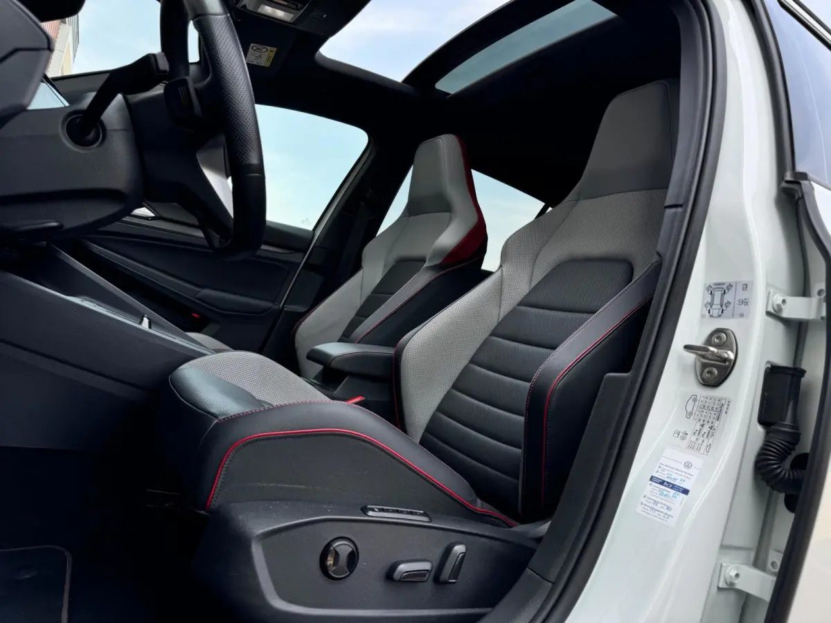 2.0 TSI GTI Pano/Camera/Matrix
