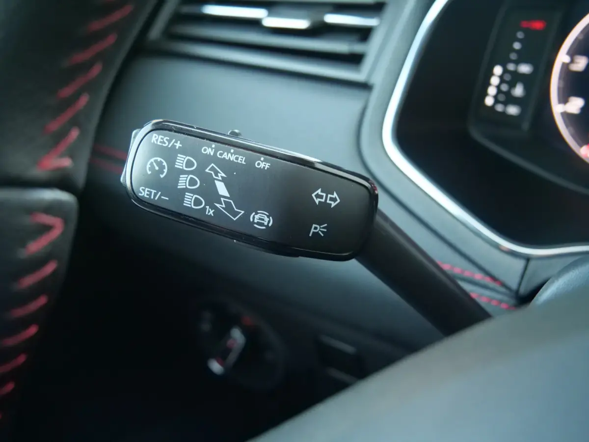1.0 TSI FR Business Intense 110Pk Apple Carplay / Camera / PDC / Navi / Cruise Control