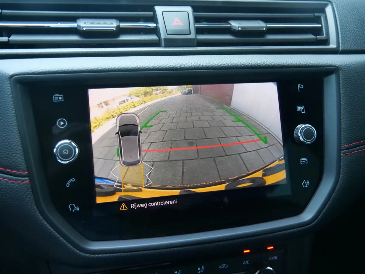 1.0 TSI FR Business Intense 110Pk Apple Carplay / Camera / PDC / Navi / Cruise Control