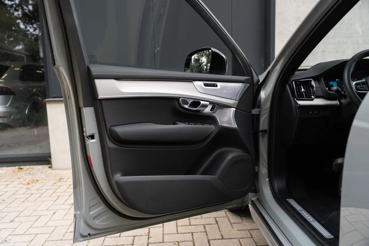 T8 Ultra Black Edition B&W Pano Lucht Massage 22"
