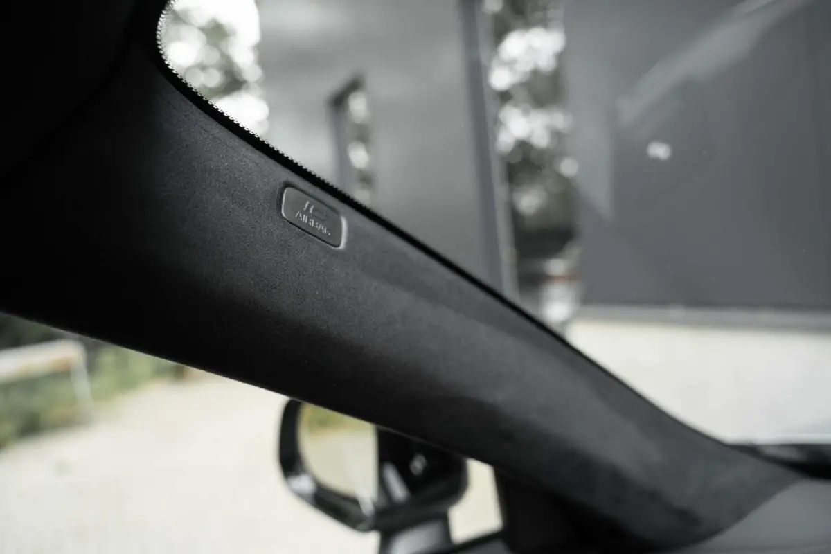 T8 Ultra Black Edition B&W Pano Lucht Massage 22"