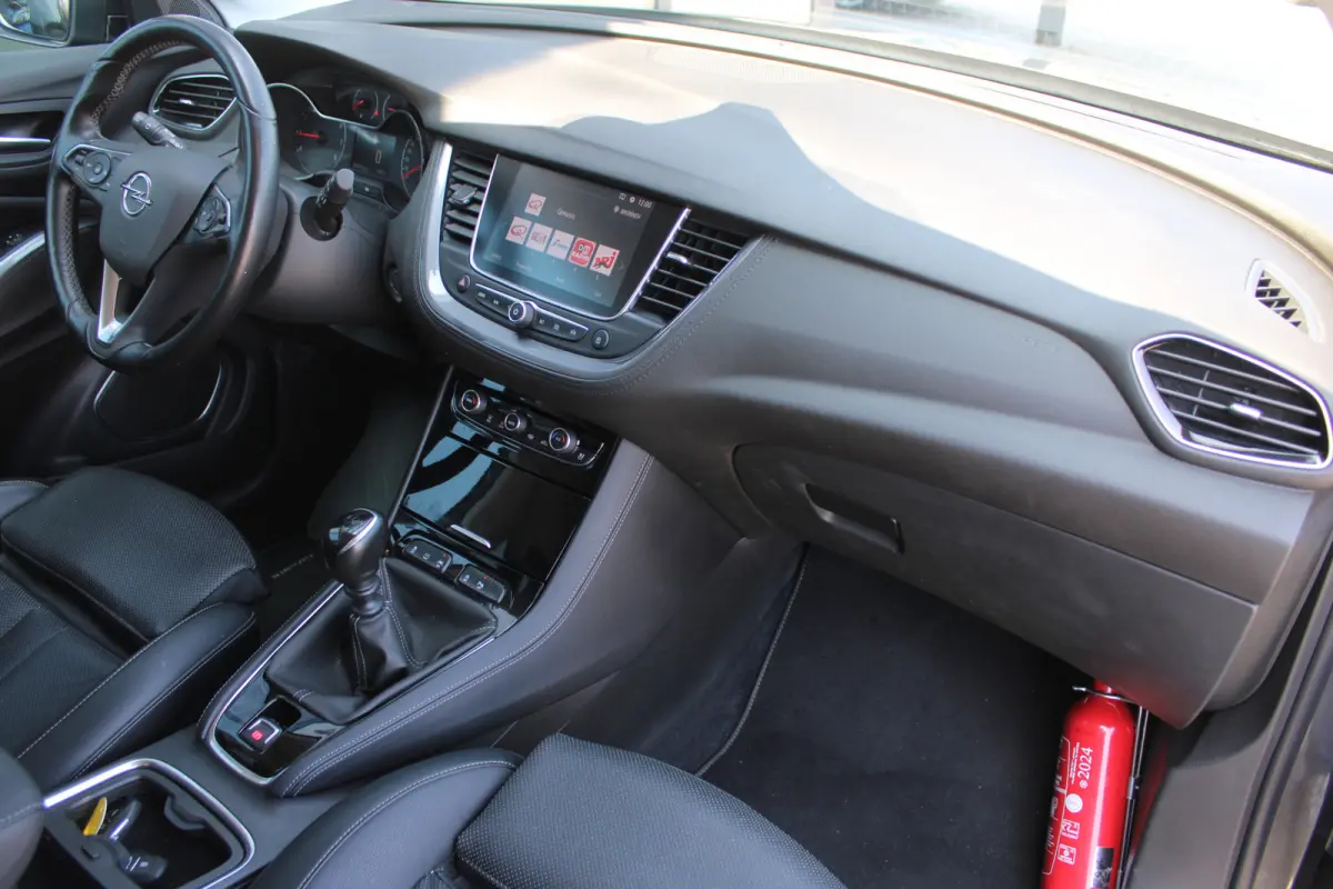 1.2 Turbo 130pk Innovation AGR LEDER NAVI CAMERA CARPLAY 19'' TREKHAAK