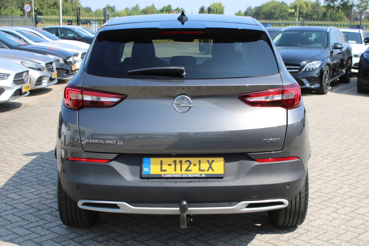 1.2 Turbo 130pk Innovation AGR LEDER NAVI CAMERA CARPLAY 19'' TREKHAAK
