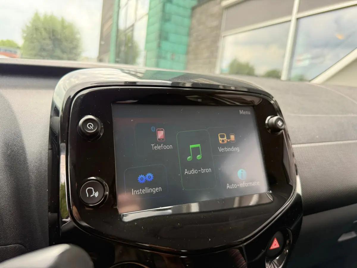 1.0 VTi JCC+ | Incl btw | Camera | Apple Carplay | Stoelverwarming | CLIMA | 5 Deurs | Bluetooth | 1e eigenaar |