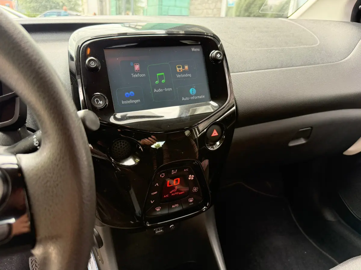 1.0 VTi JCC+ | Incl btw | Camera | Apple Carplay | Stoelverwarming | CLIMA | 5 Deurs | Bluetooth | 1e eigenaar |