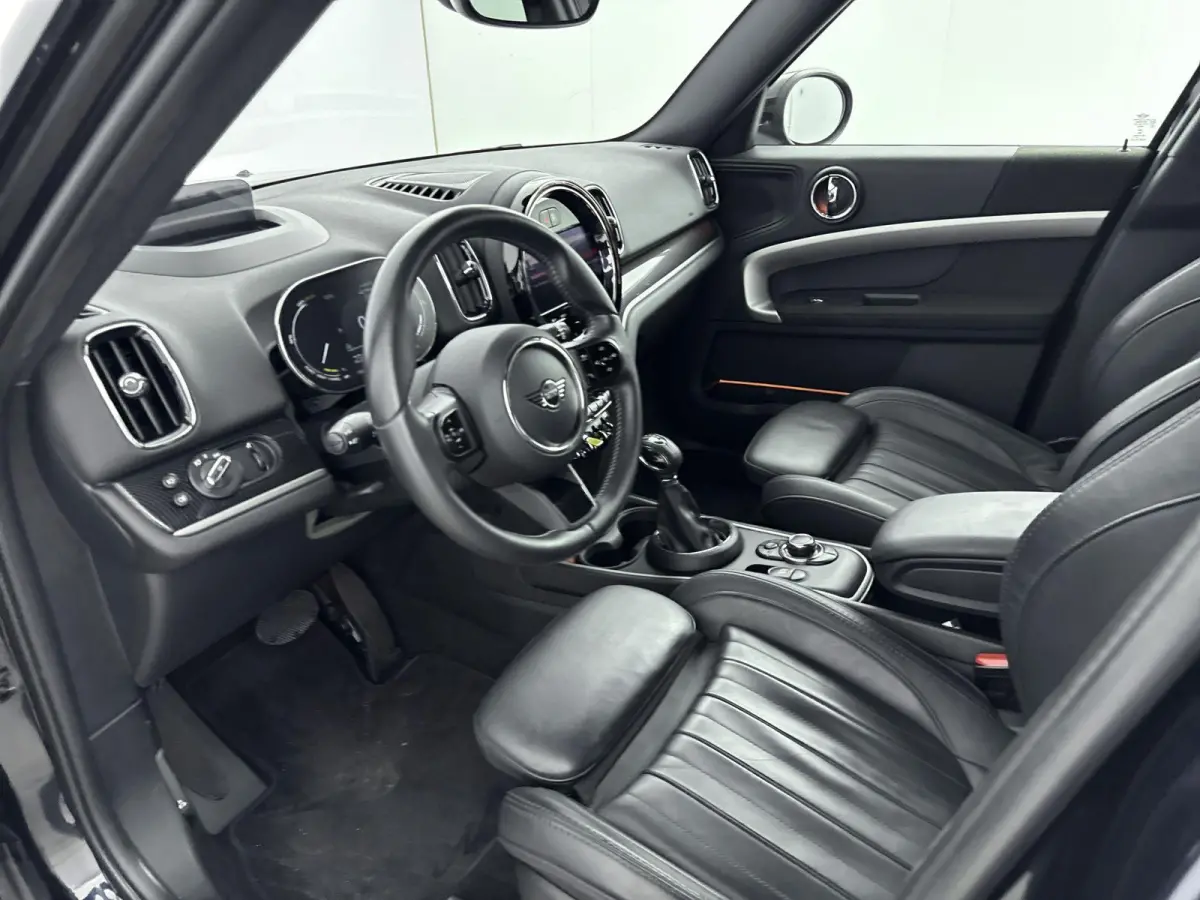 1.5 Cooper SE ALL4 Classic | Head-up display | Achteruitrijcamera | Stoelverwarming | Leder | Navigatie | Keyless | Afneembare Trekhaak