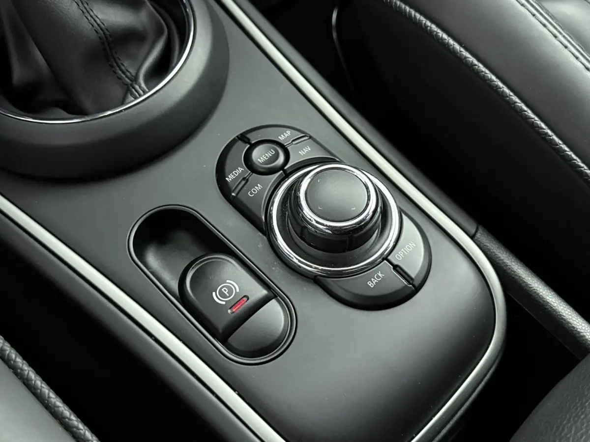 1.5 Cooper SE ALL4 Classic | Head-up display | Achteruitrijcamera | Stoelverwarming | Leder | Navigatie | Keyless | Afneembare Trekhaak