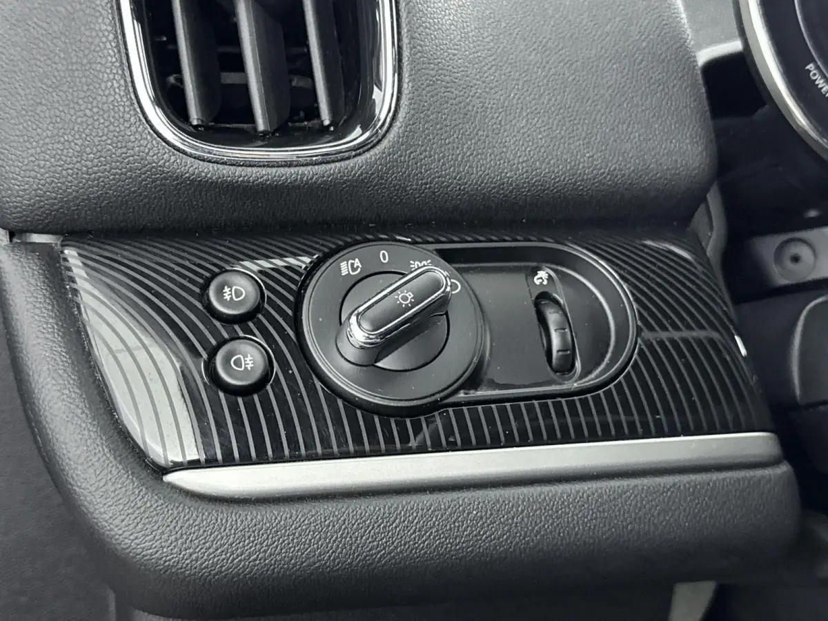 1.5 Cooper SE ALL4 Classic | Head-up display | Achteruitrijcamera | Stoelverwarming | Leder | Navigatie | Keyless | Afneembare Trekhaak