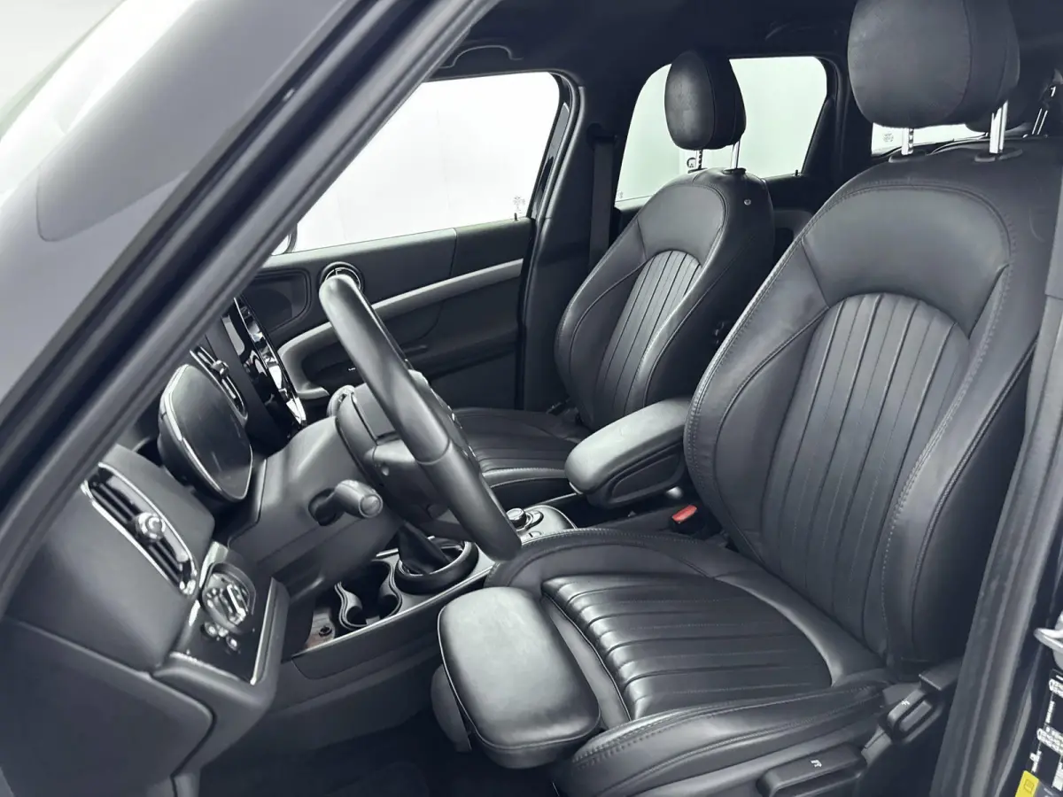 1.5 Cooper SE ALL4 Classic | Head-up display | Achteruitrijcamera | Stoelverwarming | Leder | Navigatie | Keyless | Afneembare Trekhaak