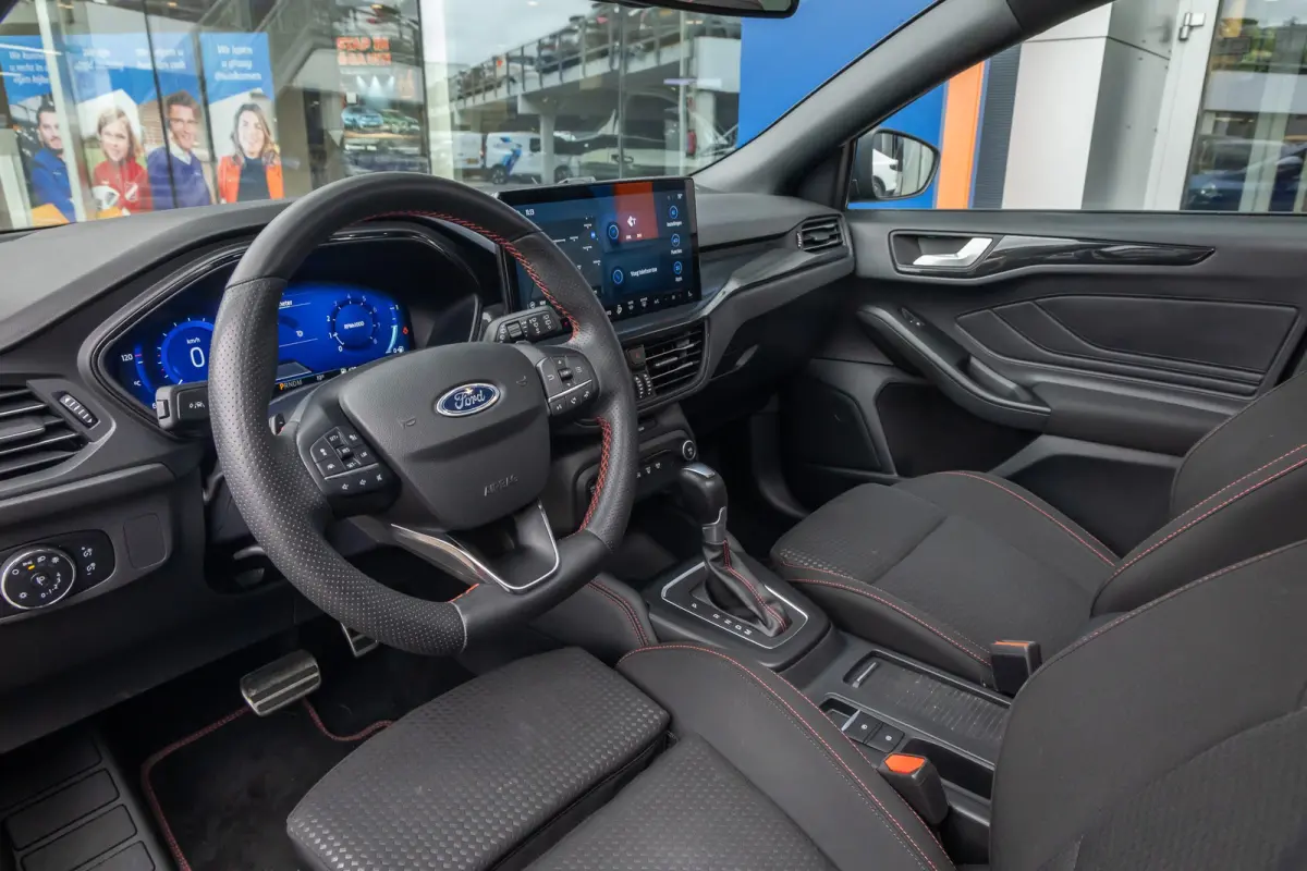 1.0 EcoBoost Hybrid ST Line X | Pano-dak | B&O | Adap.cruise | 18'' | Camera | Stuur/stoel/voorruit verwarming | Digitaal dashboard | Keyless | Achteruitrijcamera | Apple Carplay/Android Aut