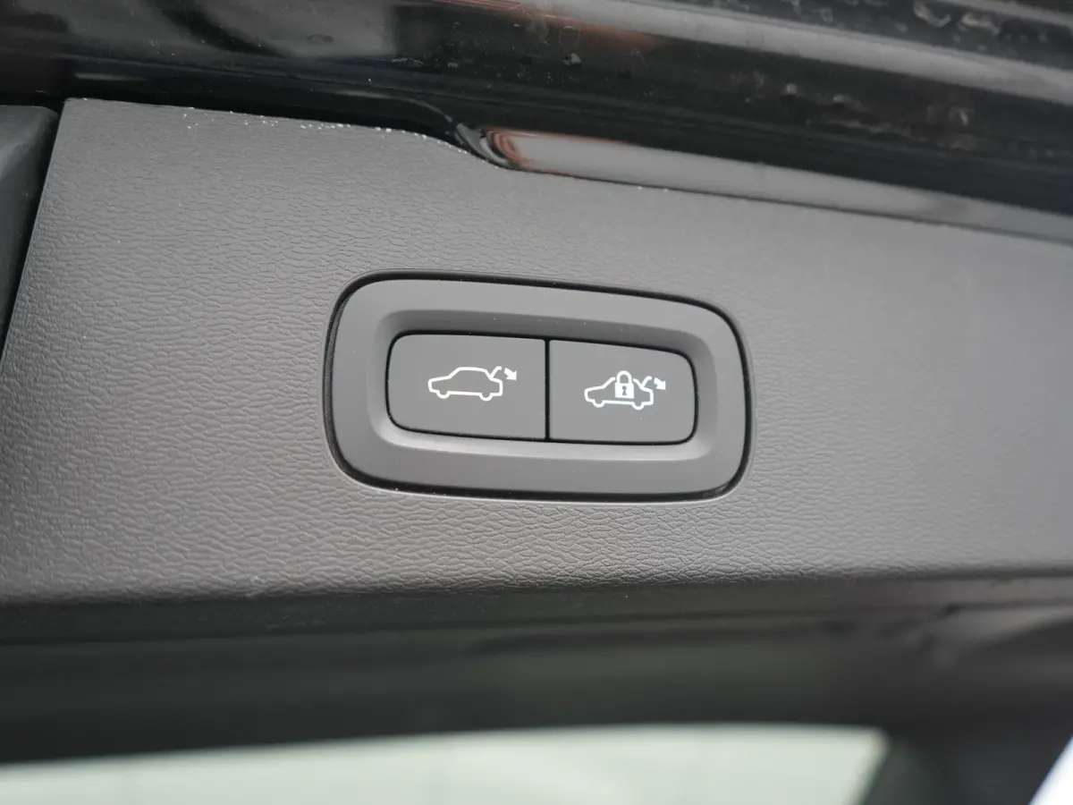 T6 Recharge AWD Inscription PHEV 340pk Dealer O.H | Trekhaak Af Fabriek | Camera | Harman / Kardon | Lederen Sportstoelen Verwarmd | Cruise Control | Apple Carplay | Stuurverwarming | Keyles