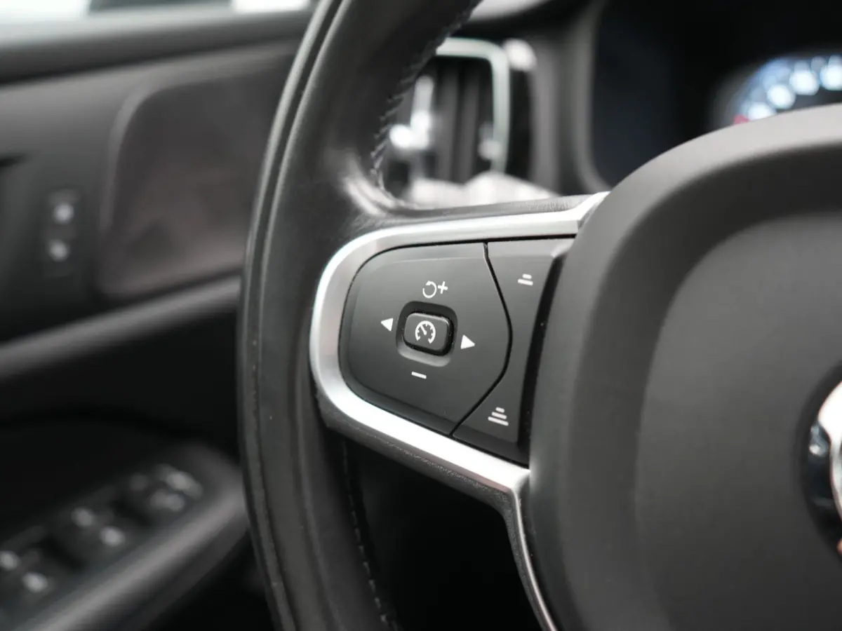 T6 Recharge AWD Inscription PHEV 340pk Dealer O.H | Trekhaak Af Fabriek | Camera | Harman / Kardon | Lederen Sportstoelen Verwarmd | Cruise Control | Apple Carplay | Stuurverwarming | Keyles
