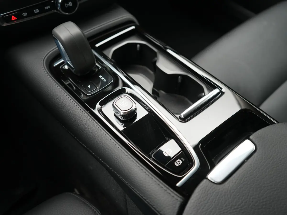 T6 Recharge AWD Inscription PHEV 340pk Dealer O.H | Trekhaak Af Fabriek | Camera | Harman / Kardon | Lederen Sportstoelen Verwarmd | Cruise Control | Apple Carplay | Stuurverwarming | Keyles