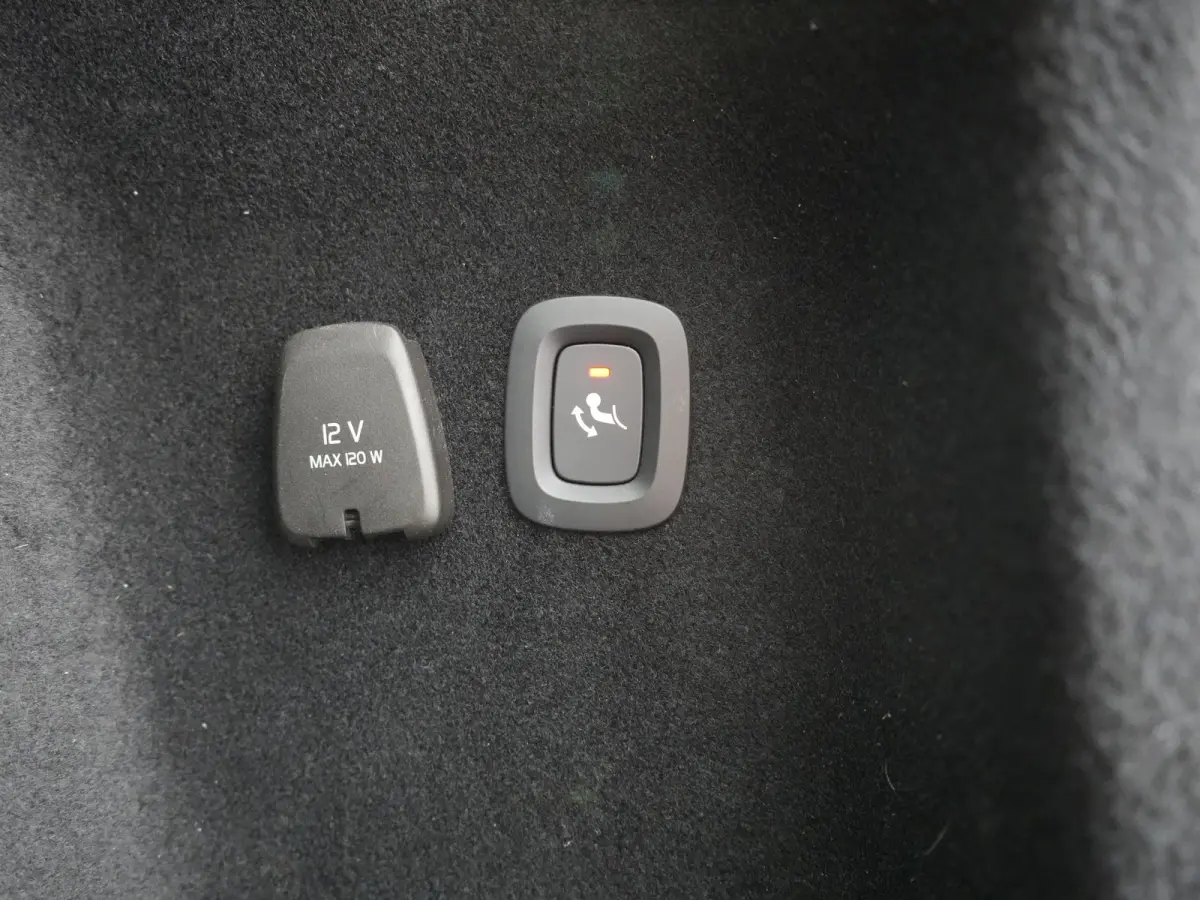 T6 Recharge AWD Inscription PHEV 340pk Dealer O.H | Trekhaak Af Fabriek | Camera | Harman / Kardon | Lederen Sportstoelen Verwarmd | Cruise Control | Apple Carplay | Stuurverwarming | Keyles