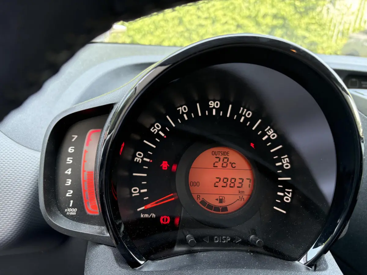 1.0 72pk Allure | Achteruitrijcamera | Apple Carplay / Android Auto | Extra getint glas