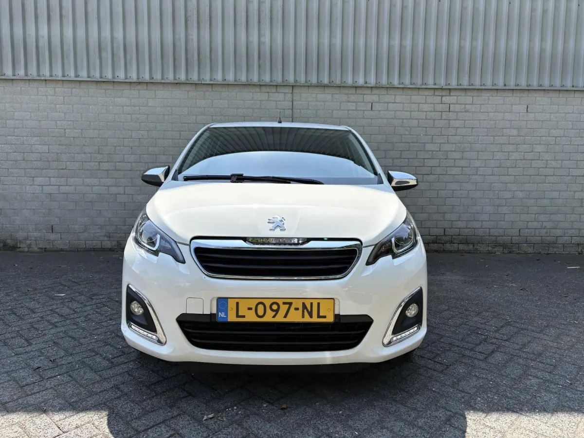 1.0 72pk Allure | Achteruitrijcamera | Apple Carplay / Android Auto | Extra getint glas