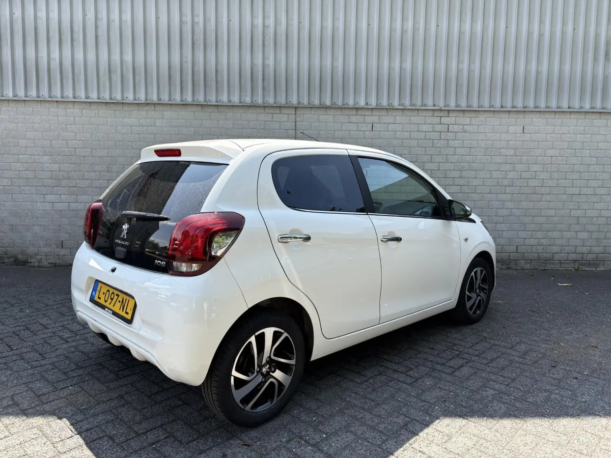 1.0 72pk Allure | Achteruitrijcamera | Apple Carplay / Android Auto | Extra getint glas