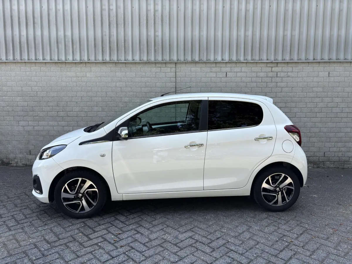 1.0 72pk Allure | Achteruitrijcamera | Apple Carplay / Android Auto | Extra getint glas