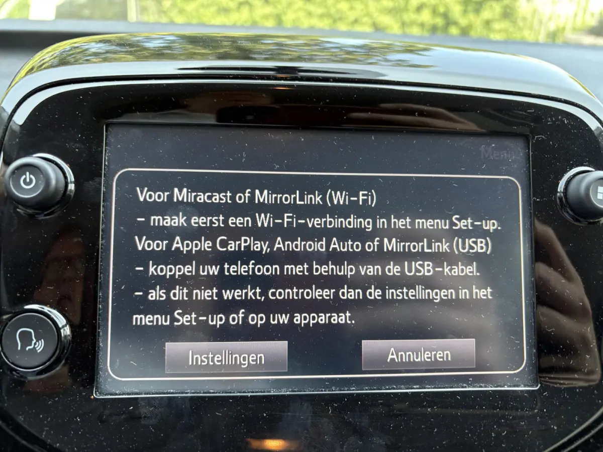 1.0 72pk Allure | Achteruitrijcamera | Apple Carplay / Android Auto | Extra getint glas